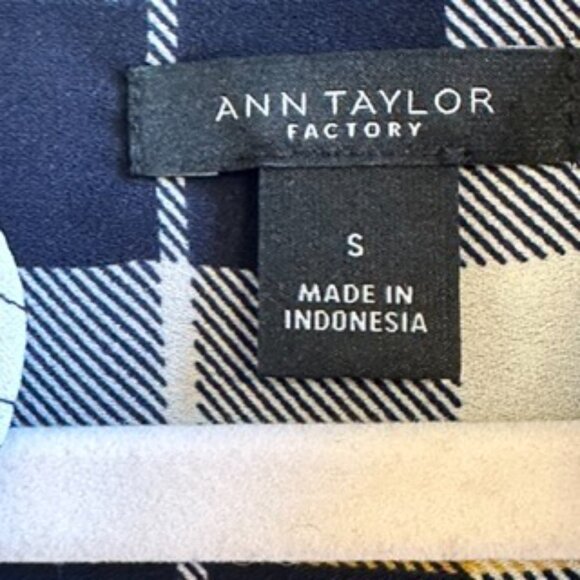Ann Taylor Factory Plaid Long Sleeve Blouse, Size Small - Picture 2 of 4